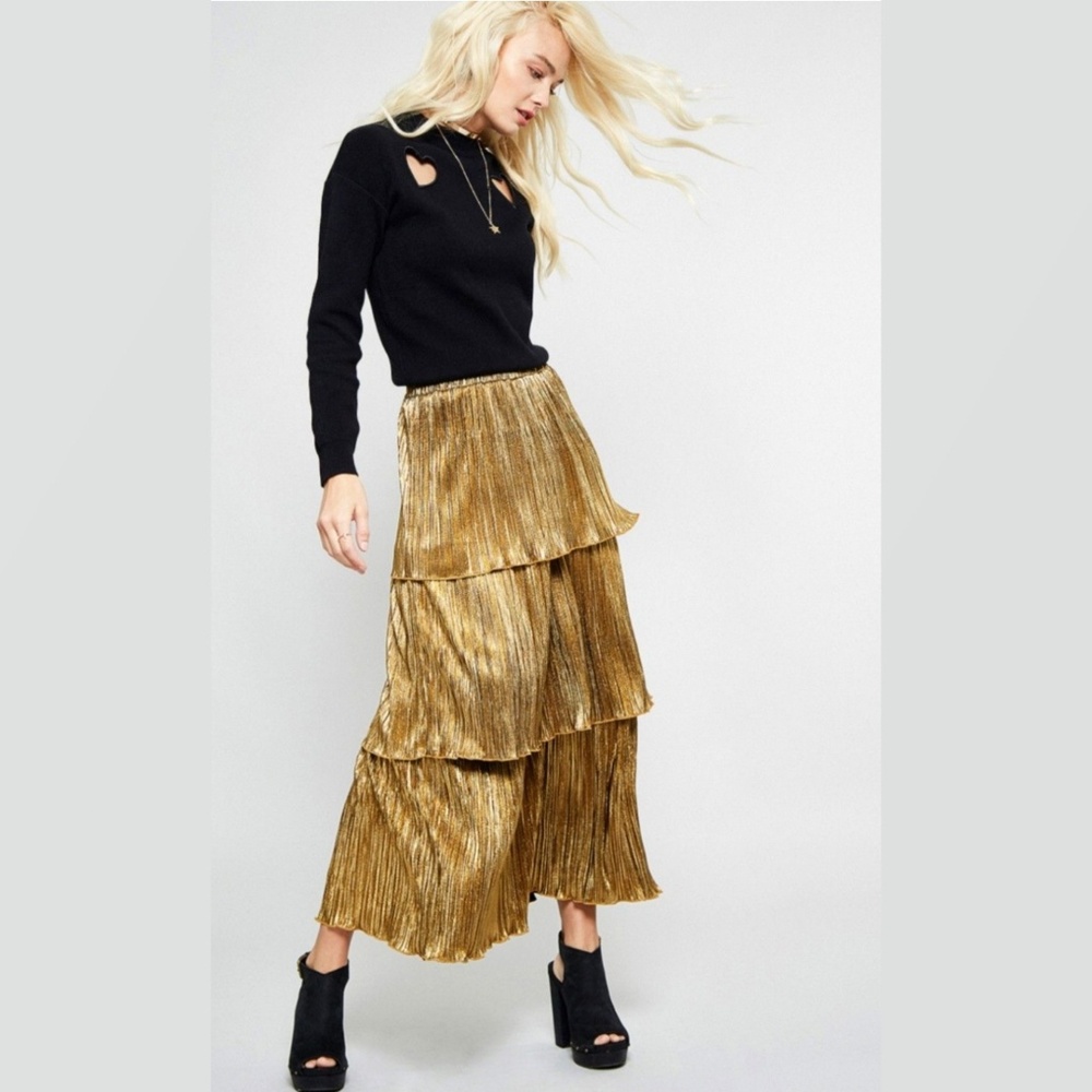 Final Price Flirty Metallic Crinkle Tiered Skirt